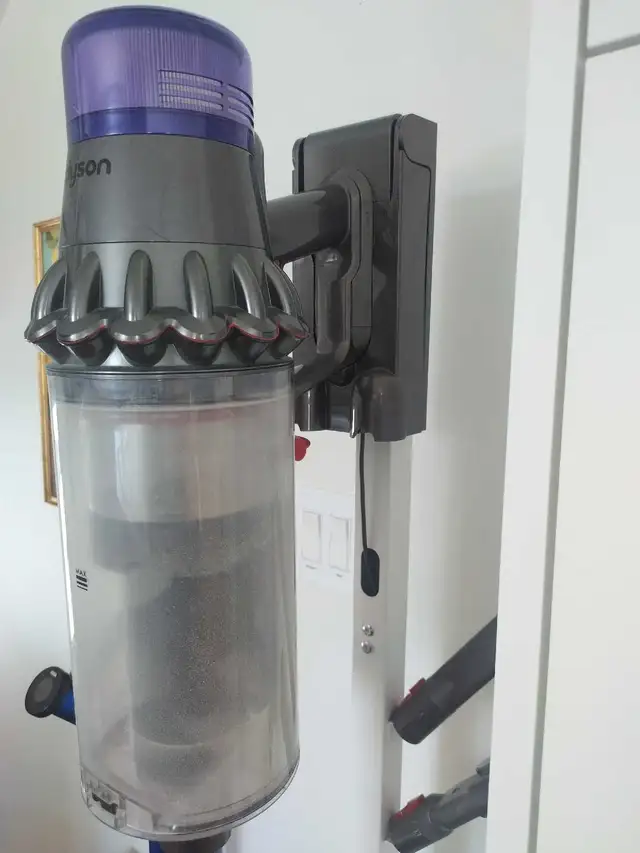 Dyson Outsize in Vacuums in Winnipeg - Image 4
