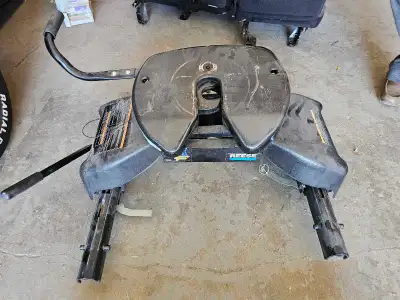 5th wheel hitch for ford prep package Only used 5 times 1200.00 or obo Text works best I also have a...
