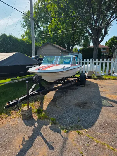 7000$ neg. Bateaux cascade 1980 ,15.5 pied Avec remorque 4 place ,les bancs arrière s'enlève pour 2...