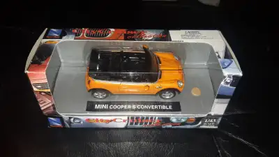 MINI Cooper S Convertible 1/43 New Ray City Cruiser NIB $10