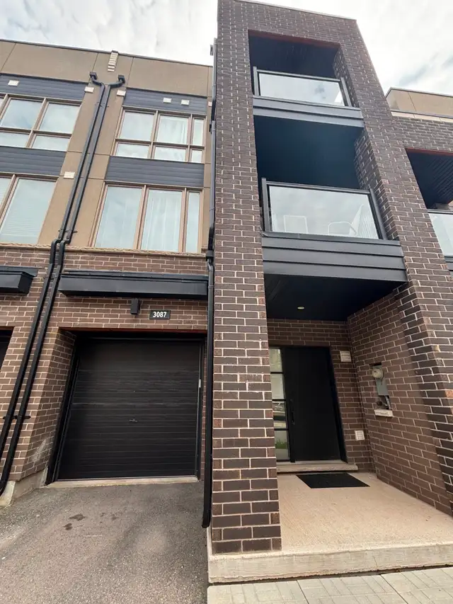 Modern 2-Bedroom Townhome for Rent in Oakville-Trafalgar/Dundas