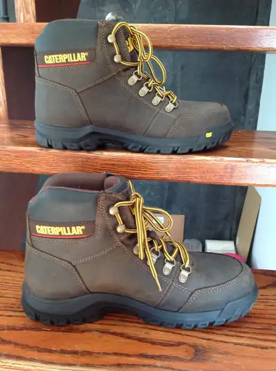 Caterpliar boot size 10. new in box, View more