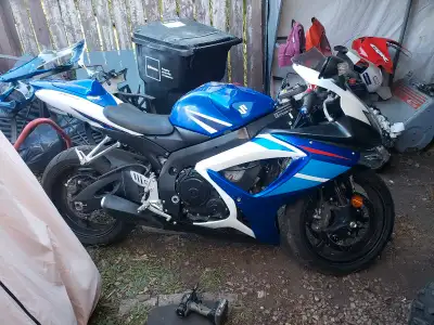 Looking for mid plastics for a 2007 gsxr 750 or 600 will buy complete set if required