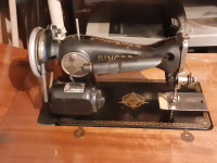 Vintage Singer Sewing machine and table.