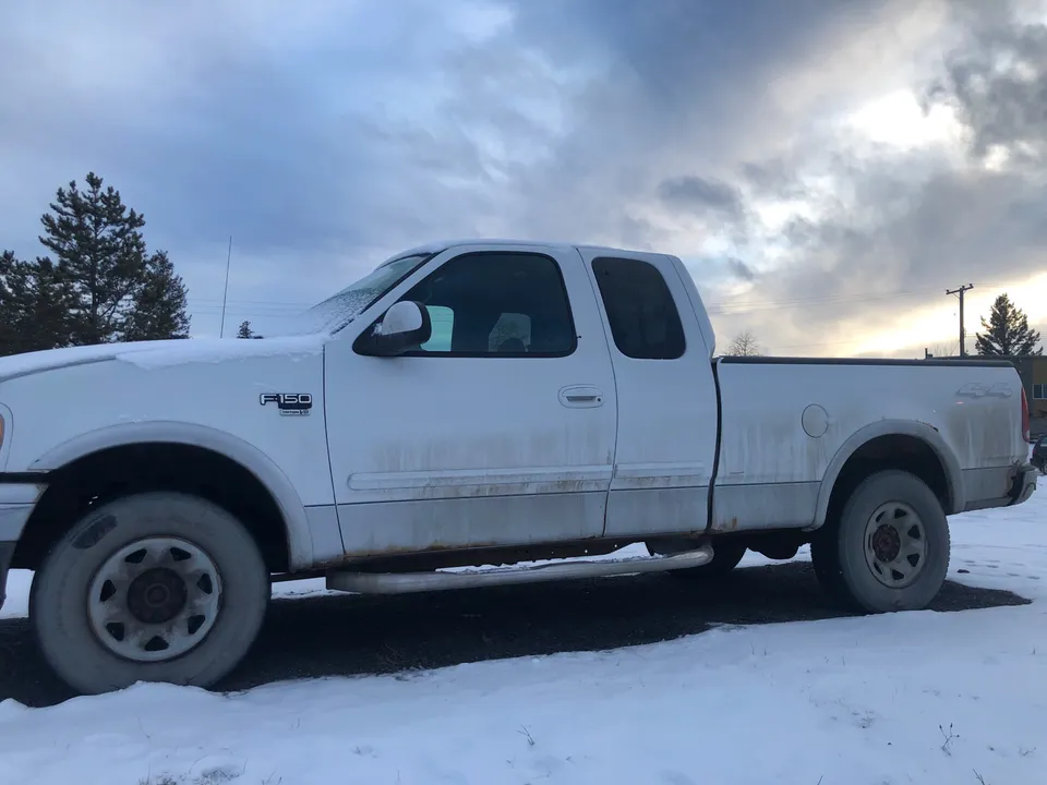 2000 Ford F-150 heavy half parts truck or mechanic special
