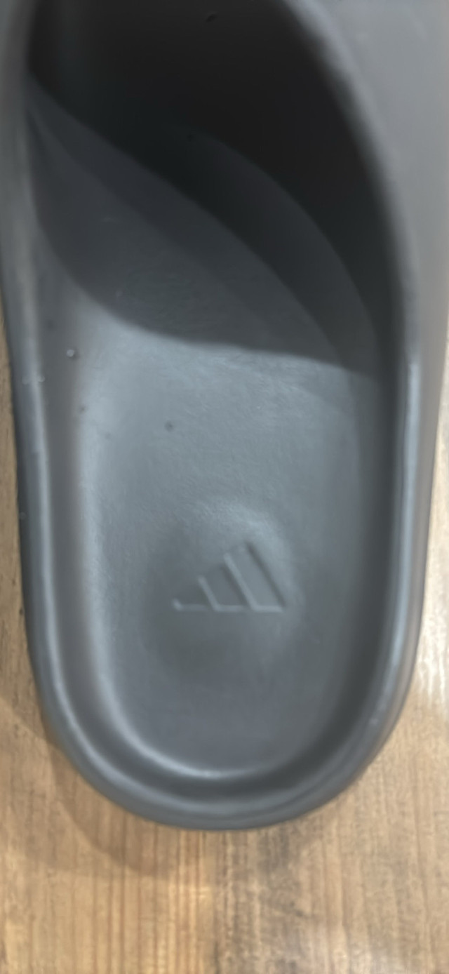 Yeezy slide onyx size 11 brand new in Clothing, Shoes & Accessories in North Shore - Image 3