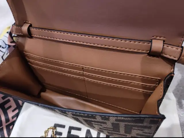 Fendi Wallet on Chain Baguette in Women's - Bags & Wallets in Markham / York Region - Image 4