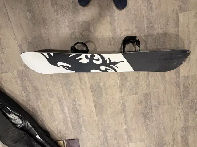 160cm  Snowboard with Flux bindings, Salomon Boots and in Snowboard in Edmonton - Image 3