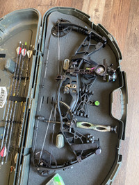2020 hoyt axius compound bow package, great condition