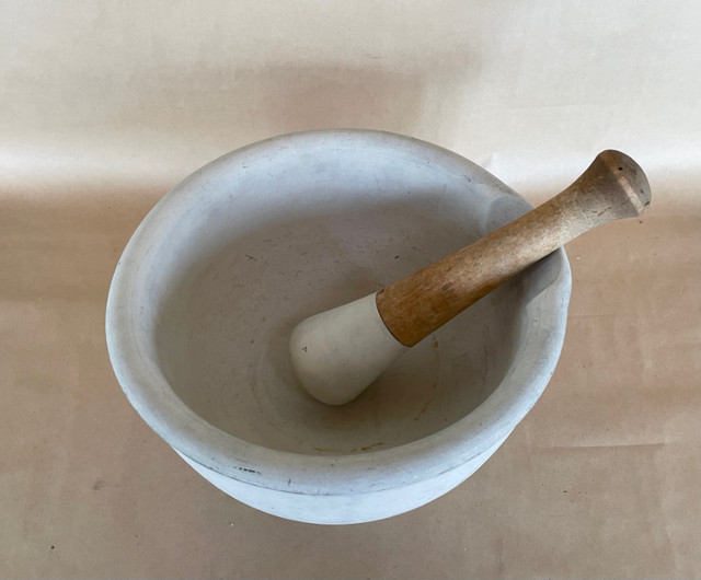 Rare Antique Mortar and Pestle in Arts & Collectibles in Bedford - Image 4