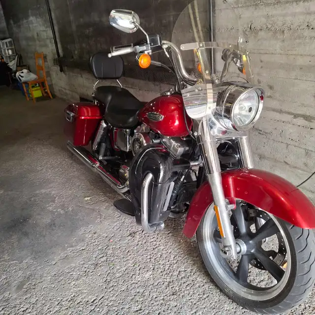 harley swichbak FLD 2012 in Touring in City of Montréal - Image 6