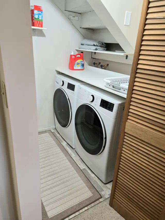 Fully furnished 3 bedroom home 1900 Sf. Downtown Sidney BC in British Columbia in Canada - Image 11