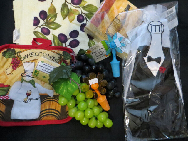 Unfinished Wine/Wedding Basket Items in Hobbies & Crafts in Regina
