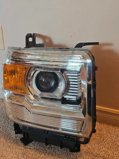GMC Sierra 1500 2500HD 3500HD Passenger Side Projector Headlight, View more