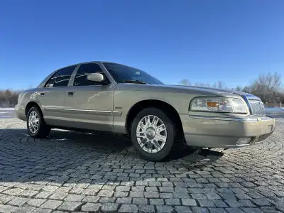 Mercury Grand Marquis LS Année : 2007 Moteur : 4,6 V8 Kilométrage: 63 000 Km Mécanique à jour Pneus...