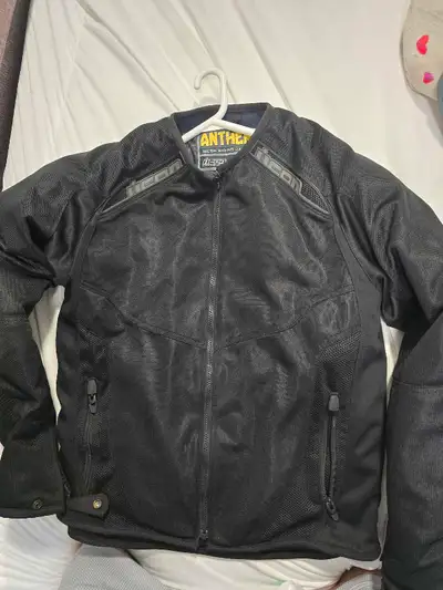 Mint condition used icon mesh jacket. 2 peice jacket. Comes in large. Text or call 6477014248