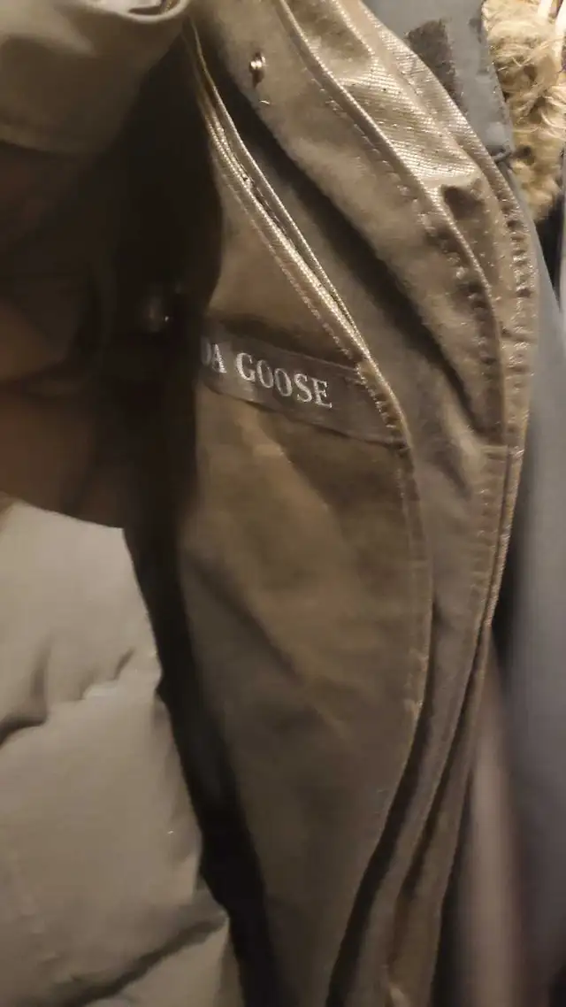 Canada Goose Carson Parka in Men's in Calgary - Image 4