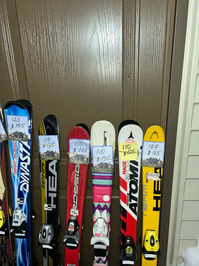 kids ski with boots  in Ski in Markham / York Region - Image 4