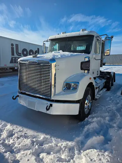 Heavy spec Freightliner 122SD. 749k. DD16 560hp, 18 spd UltraShift+MXP transmission, 13,200 frt axle...