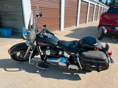 Beautiful bike and runs great. Safetied. 74,000km. Leather saddlebags, removable windshield, mint co...