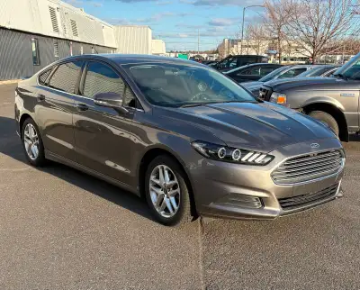 Superbe Ford Fusion 2013 avec seulement 95000 km au compteur. Cette berline 4 portes allie parfaitem...