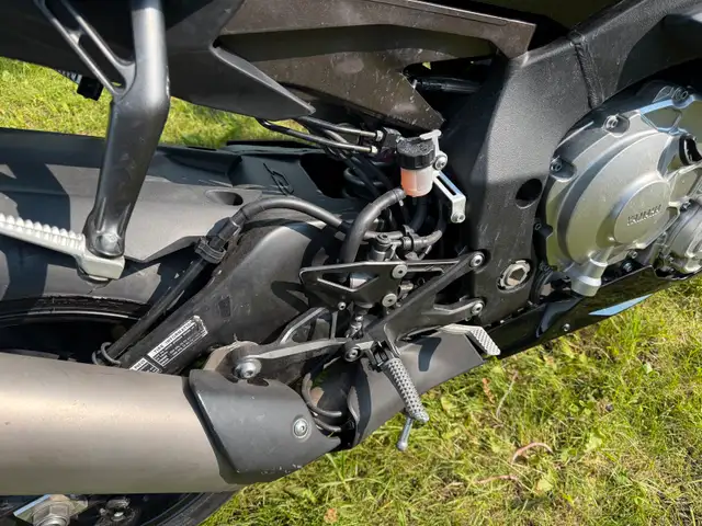 2015 Yamaha YZF R1s in Sport Bikes in City of Toronto - Image 9