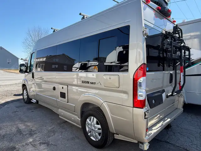 2023 ROADTRECK ZION SRT IMPECCABLE  in RVs & Motorhomes in West Island - Image 5