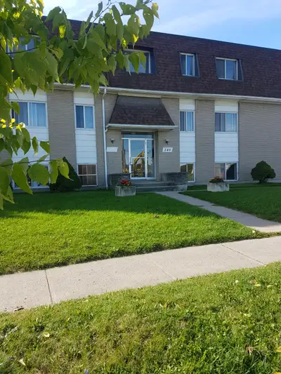 All inclusive 2 Bedroom apartment. Bright and spacious living area with well appointed kitchen. 2 go...