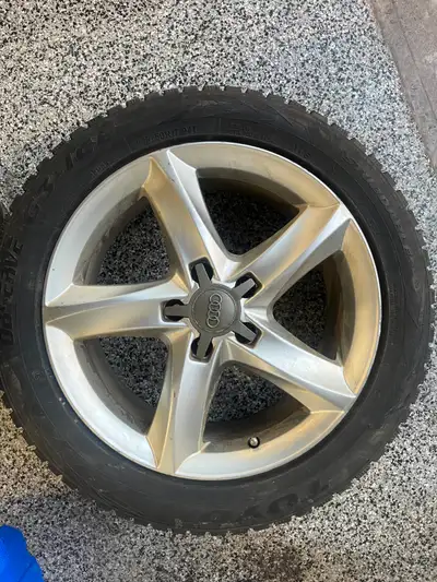 Ensemble de roue (mag) et pneus d'hiver 225/50R17. TOYO Observe G3-ICE. reste 8/32 d'usure. ils étai...
