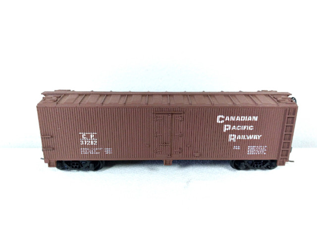 HO Train Bachmann 1243 41' wood reefer Canadian Pacific Box Car in Hobbies & Crafts in Moncton - Image 2