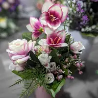 Small artificial floral arrangements 