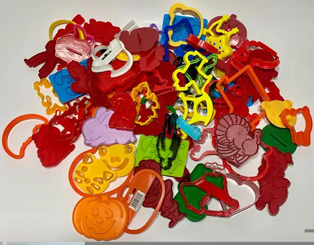 Lot of 92 Play-doh Cookie Cutters in Toys & Games in Winnipeg - Image 3