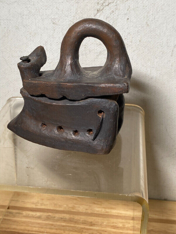 Vtg Pottery Iron Figurine in Arts & Collectibles in Vancouver - Image 2