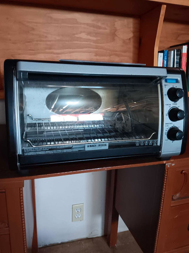 BLACK/DECKER Countertop Oven in Toasters & Toaster Ovens in Napanee - Image 4