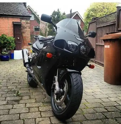 Picture is a representation of what it is only. 1997 zx7R Barn Find Meaning it hasn't been unused fo...