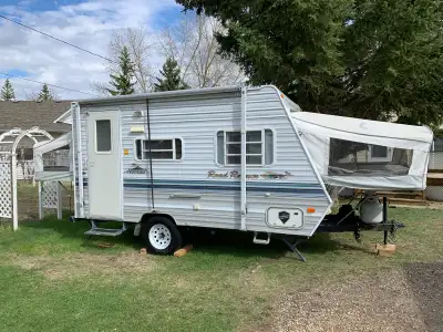 NOMAD 17’ ROADRUNNER HYBRID TRAVEL TRAILER • SENIOR OWNED • GOOD CONDITION • SLEEPS 6 EASY • FRONT A...