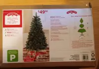 Artificial Christmas Trees / Sapins de Noël artificiel