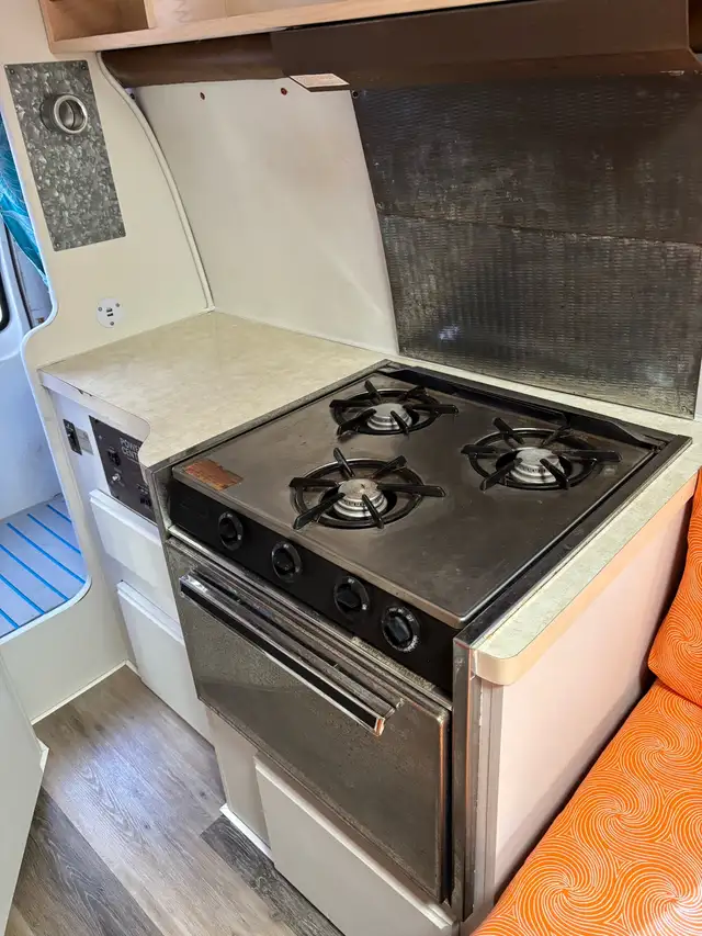Dodge Camper Van in RVs & Motorhomes in Penticton - Image 10