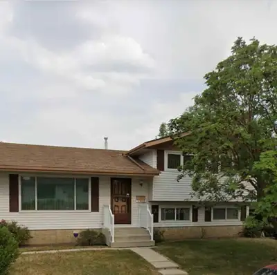 4 level split house $2700 with out garage, Utilities not included Pineridge Area 3 Bedrooms 1.5 Bath...