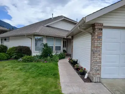 Duplex overlooking golf course in Senior Strata