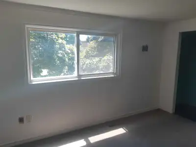 Master bedroom for rent in 2 bedroom townhouse 650$/month FEATURES PROVIDED - ALL UTILITIES INCLUDED...