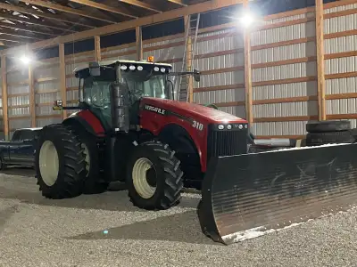 Versitle 310 MFWD tractor. 2360 hrs, c/w trimble ez steer. 6 way 14’ Lean blade 47-14. 3 PThitch, Ne...
