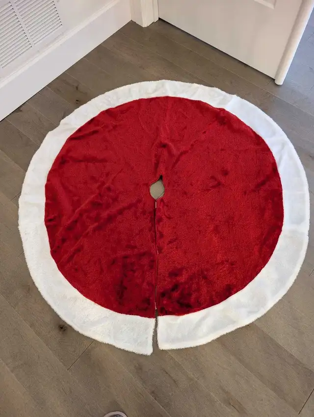 Christmas red,silver,white decoration lot in Holiday, Event & Seasonal in City of Montréal - Image 6