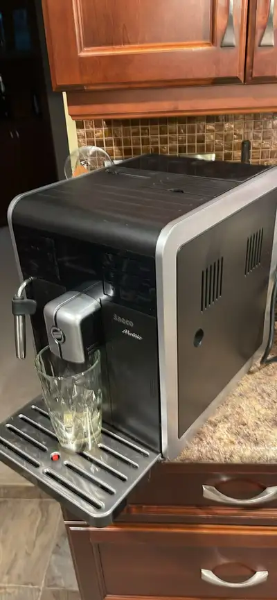 Saeco machine to make all kinds of things to drink in good working condition