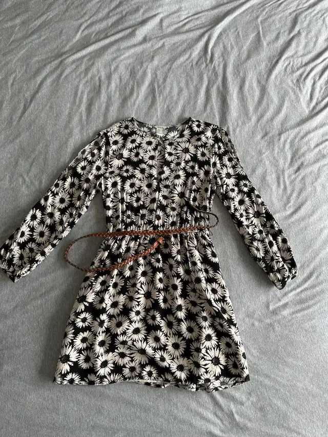 Flower summer dress with belt in Women's - Dresses & Skirts in Markham / York Region - Image 2