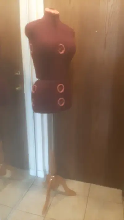 This is a size A adjustable dress form and is great for beginners as well as for real pros in dress...