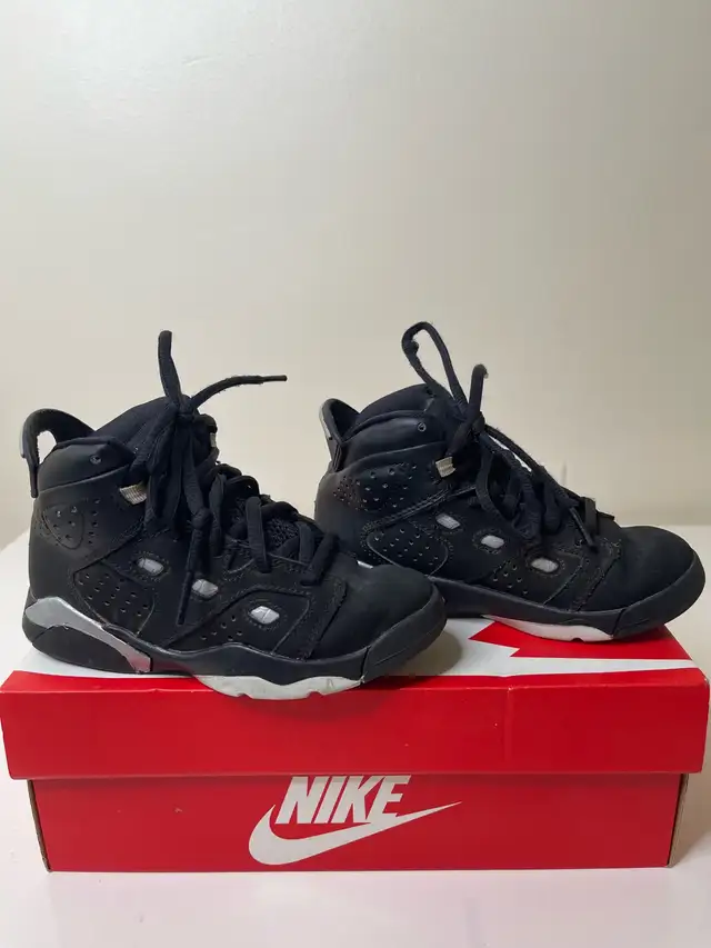 Nike Air Jordan 6 Retro Kids (Size 11C) in Kids & Youth in City of Montréal - Image 2