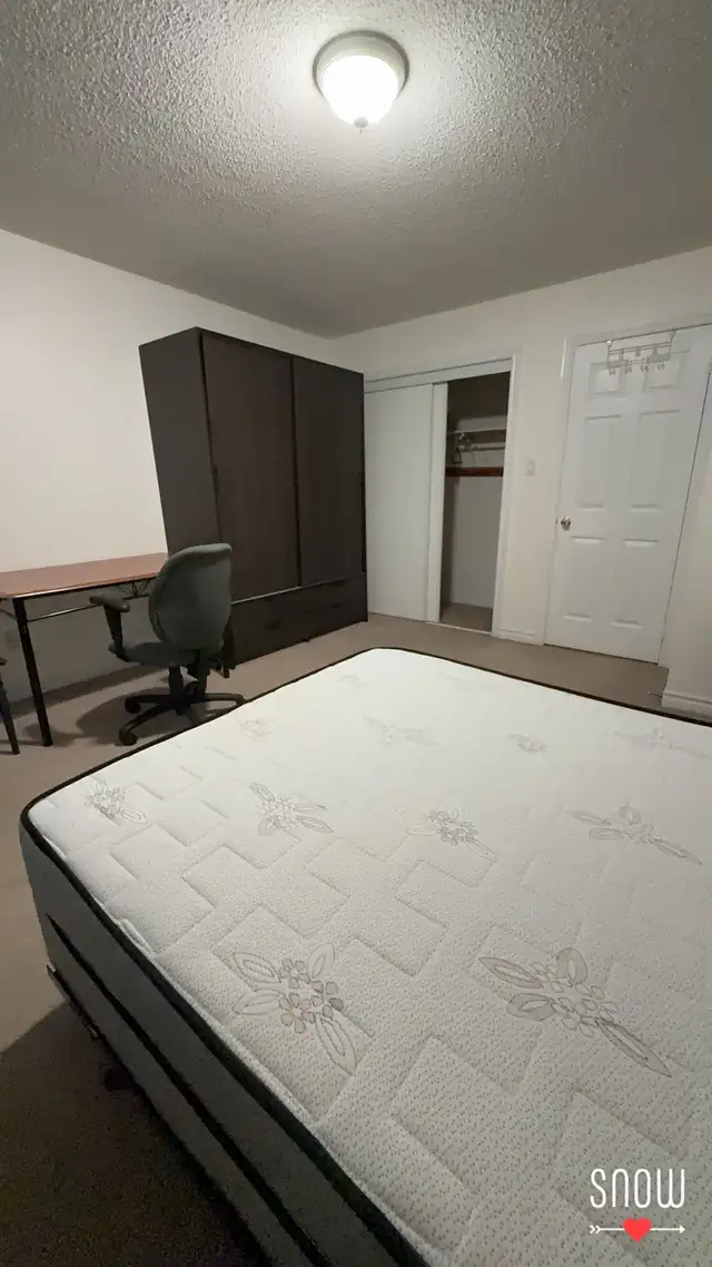 Room for rent-female