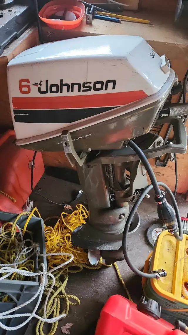79 Jonhson boat motor  in Powerboats & Motorboats in Sarnia - Image 2