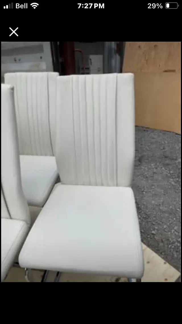 Gorgeous table @ 6 chairs Padded Faux Leather in Dining Tables & Sets in Markham / York Region - Image 3